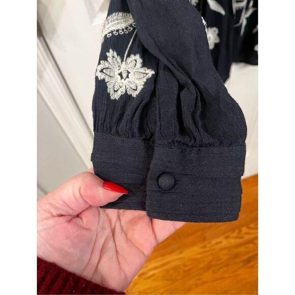 J. Jill Navy Embroidered Pin Tuck Covered Button Blouse sz XL EUC - Picture 5 of 10